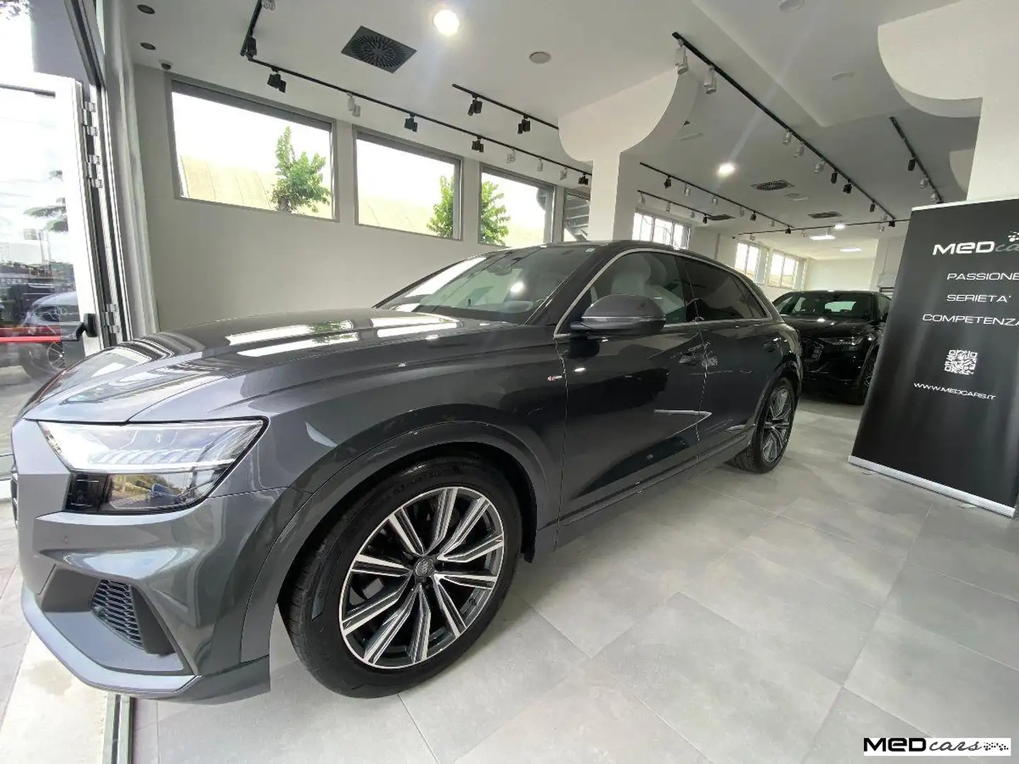 Audi Q8 50TDI 286 CV  S-LINE / MATRIX / GANCIO / PANORAMA Grigio - 2