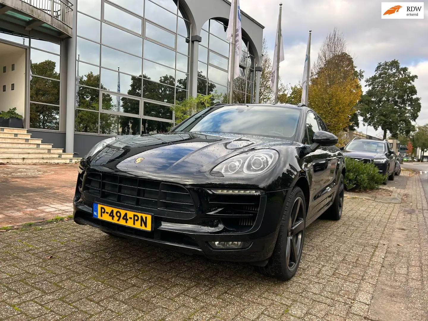Porsche Macan 3.6 Turbo aut ,sport chrono,panod,21inch Schwarz - 1