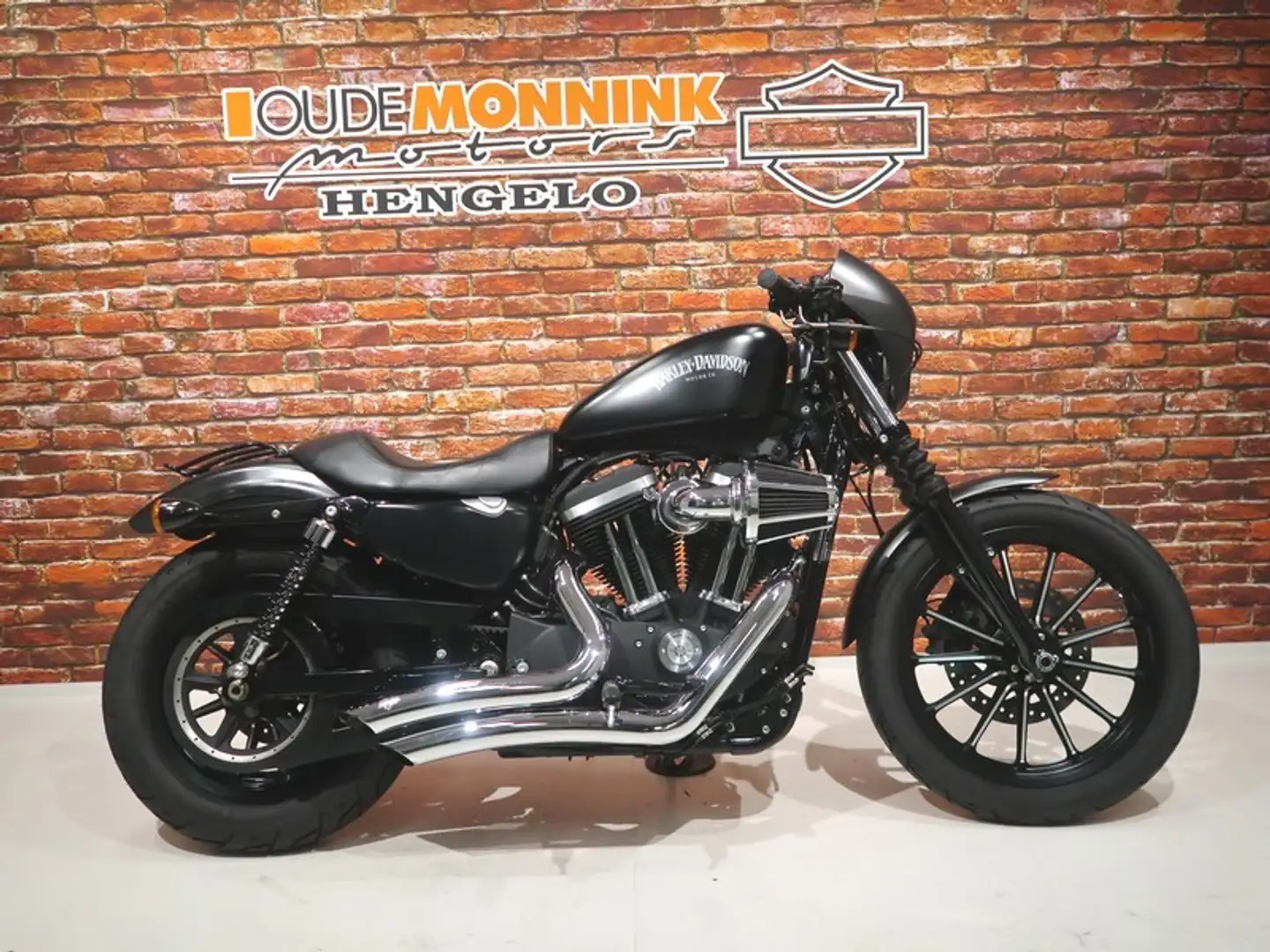 Harley-Davidson Sportster XL 883 N Iron Noir - 1