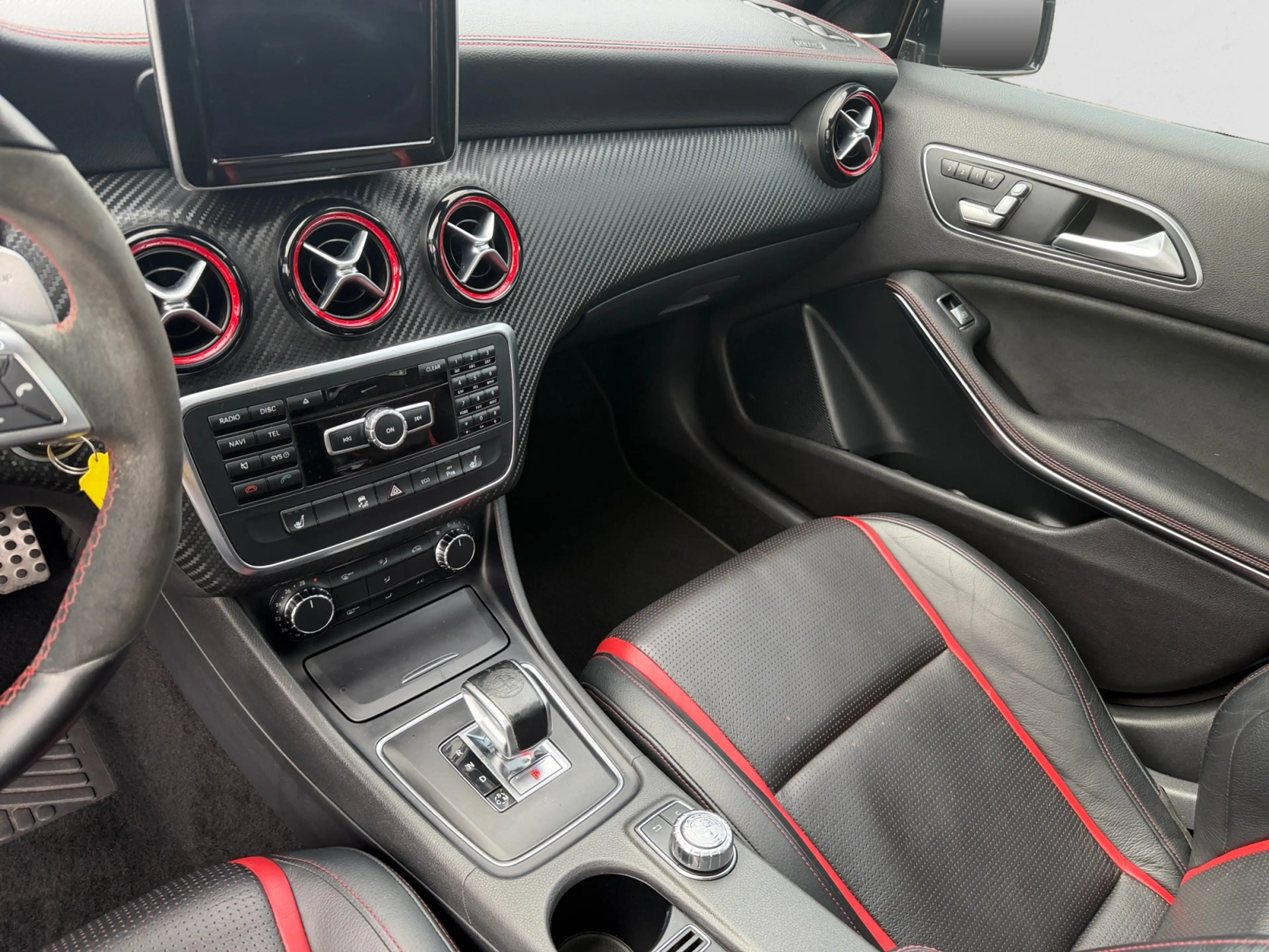 Mercedes-Benz A 45 AMG 4MATIC Edition 1 Performance Interieur, Harman Kar — photo 8