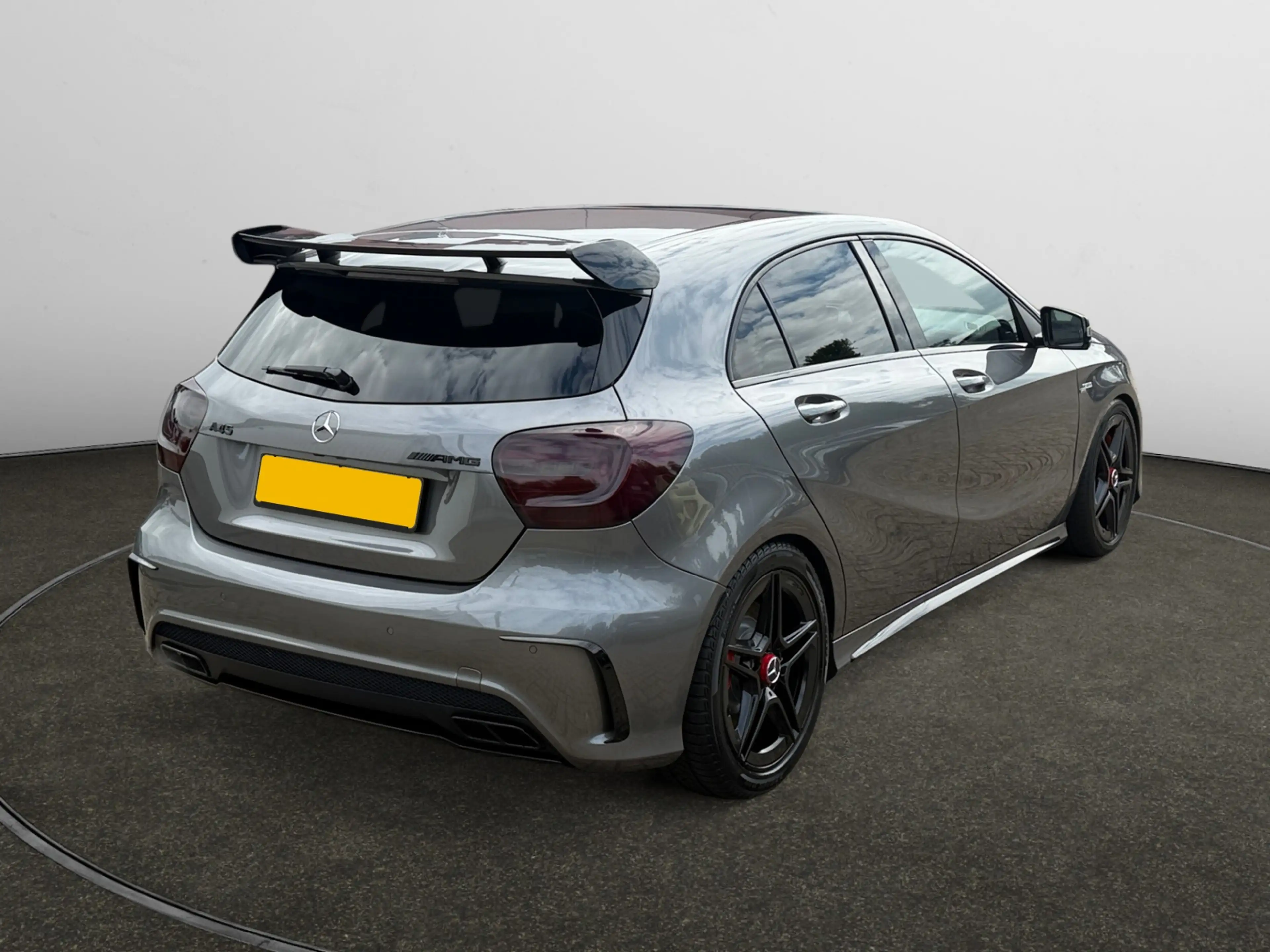 Mercedes-Benz A 45 AMG 4MATIC Edition 1 Performance Interieur, Harman Kar — photo 6