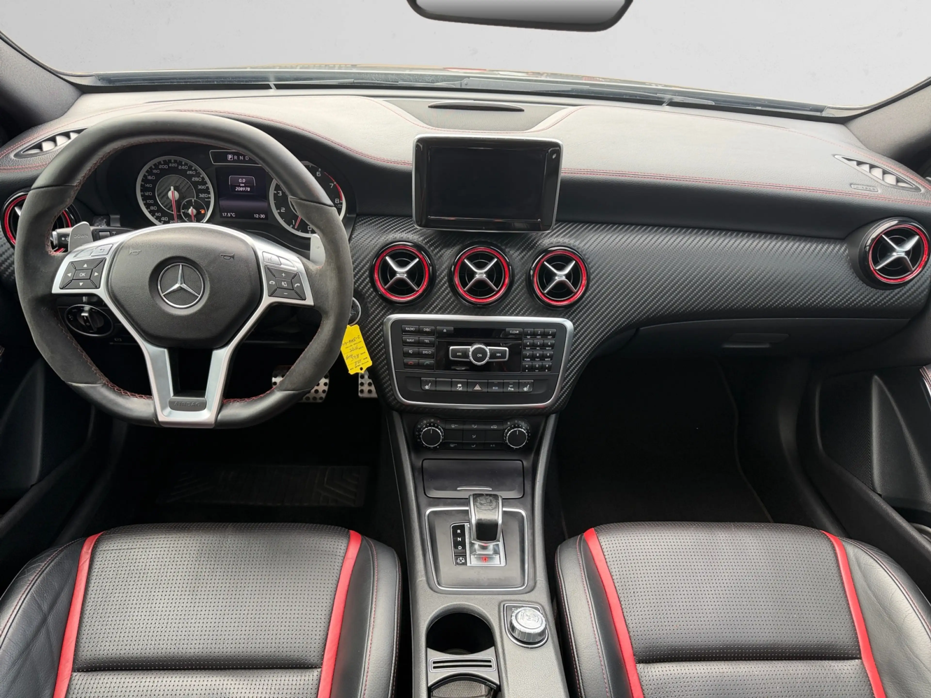 Mercedes-Benz A 45 AMG 4MATIC Edition 1 Performance Interieur, Harman Kar — photo 7