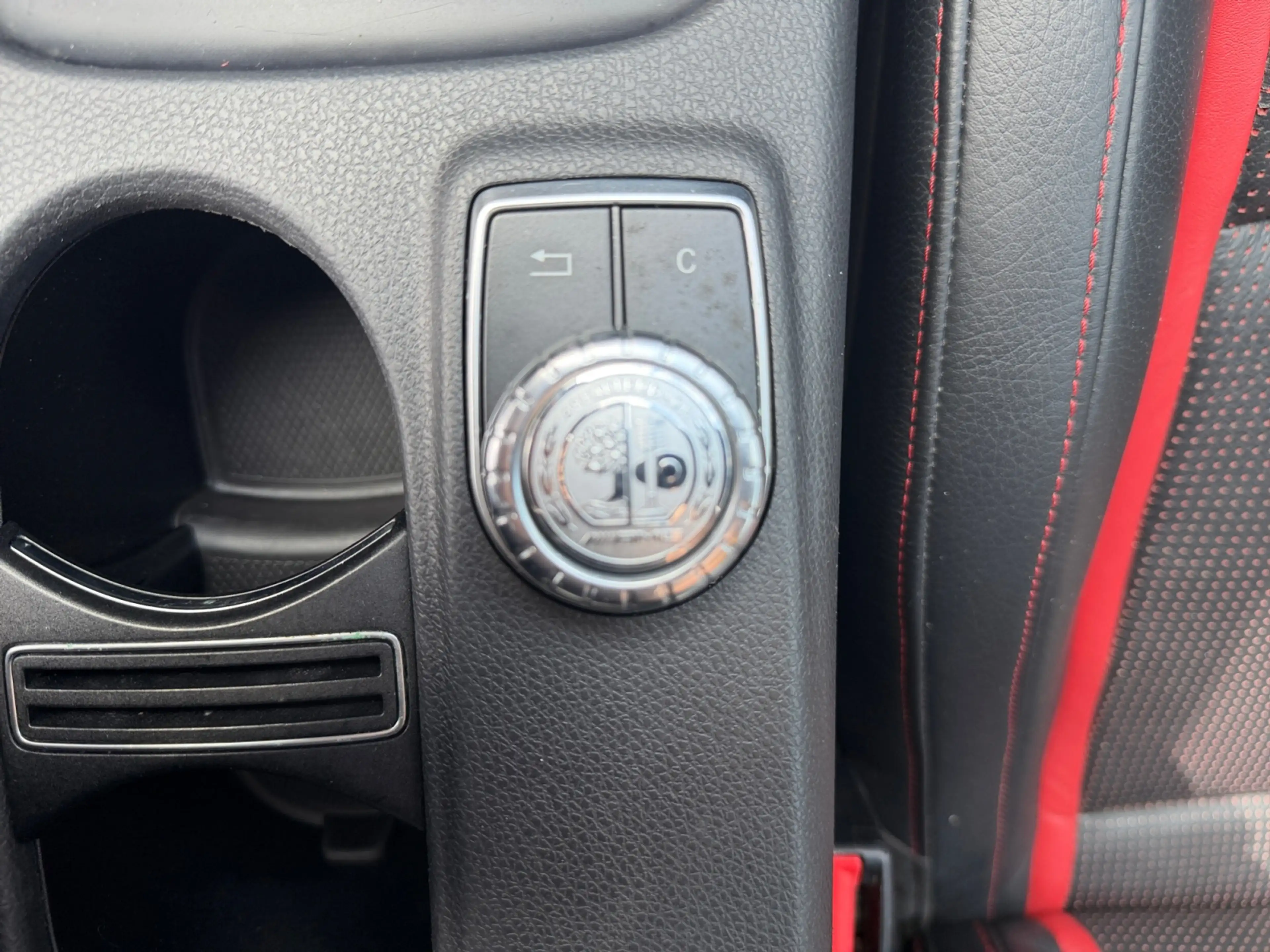 Mercedes-Benz A 45 AMG 4MATIC Edition 1 Performance Interieur, Harman Kar — photo 12
