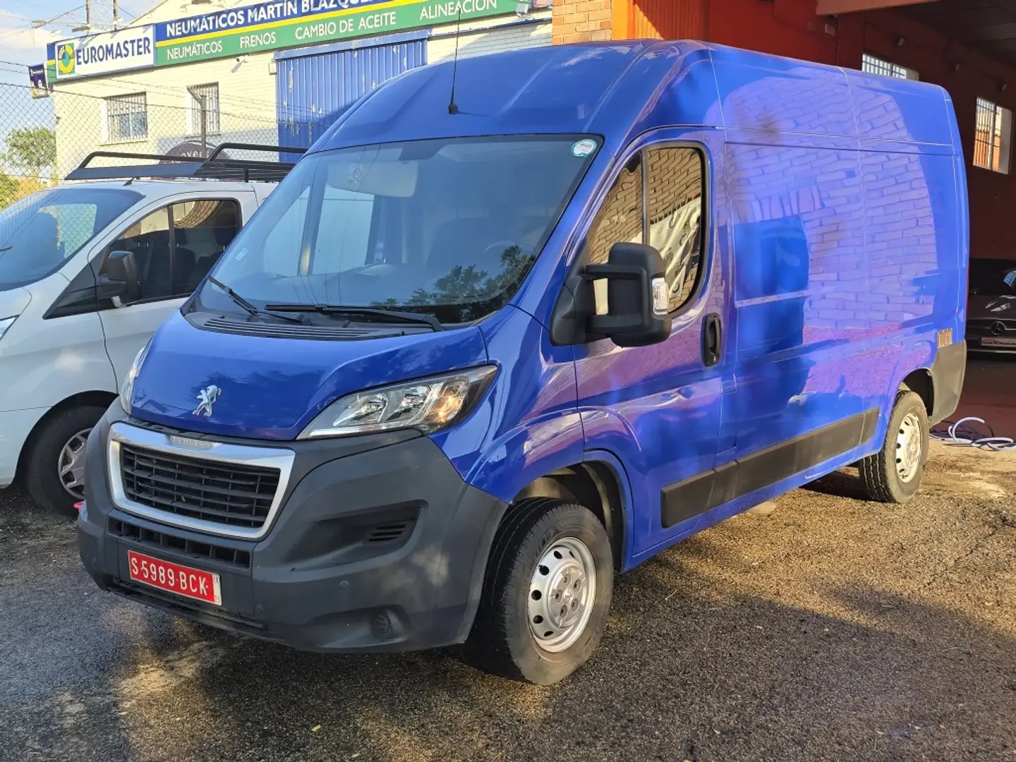 Peugeot Boxer Combi 2.0 BlueHDI 333 L2H2 160 Bleu - 1