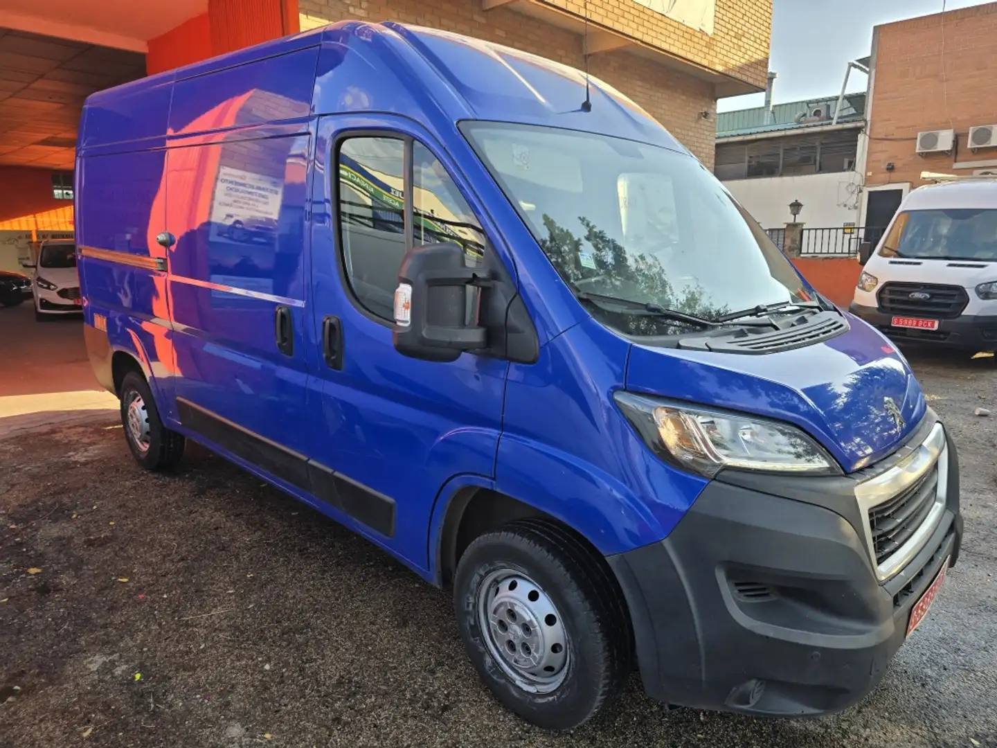 Peugeot Boxer Combi 2.0 BlueHDI 333 L2H2 160 Bleu - 2