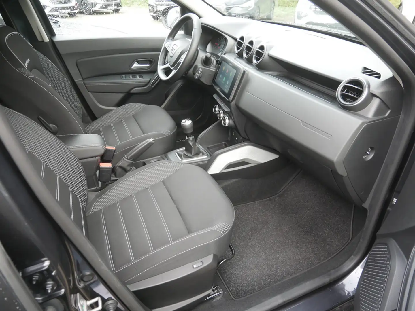 Dacia Duster Prestige TCe 130 2WD KAMERA NAVI LED Grijs - 2