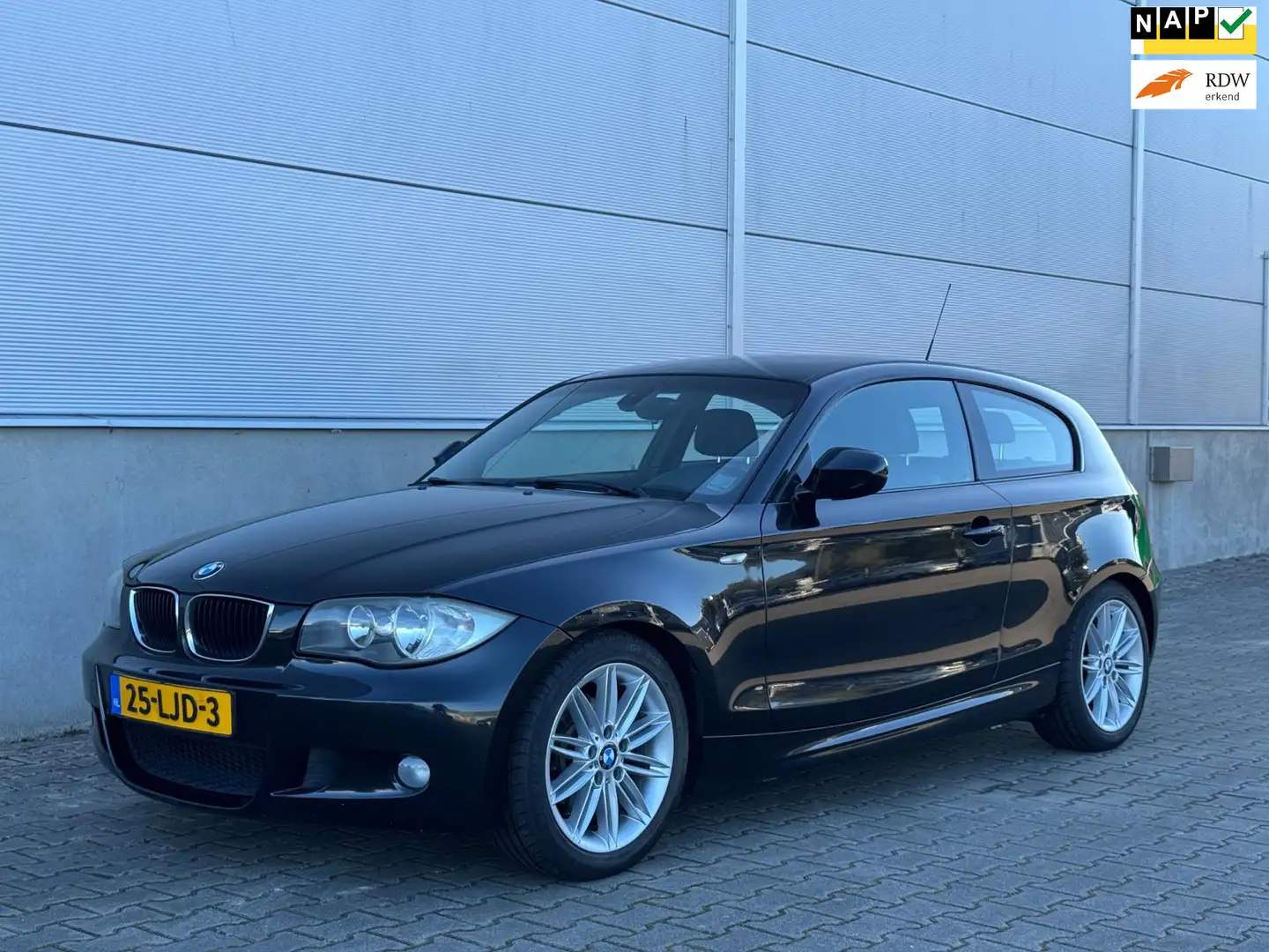 BMW 116 1-serie 116i M SPORT PAKKET|CLIMA|CRUISE|LM|APK|NA Zwart - 1