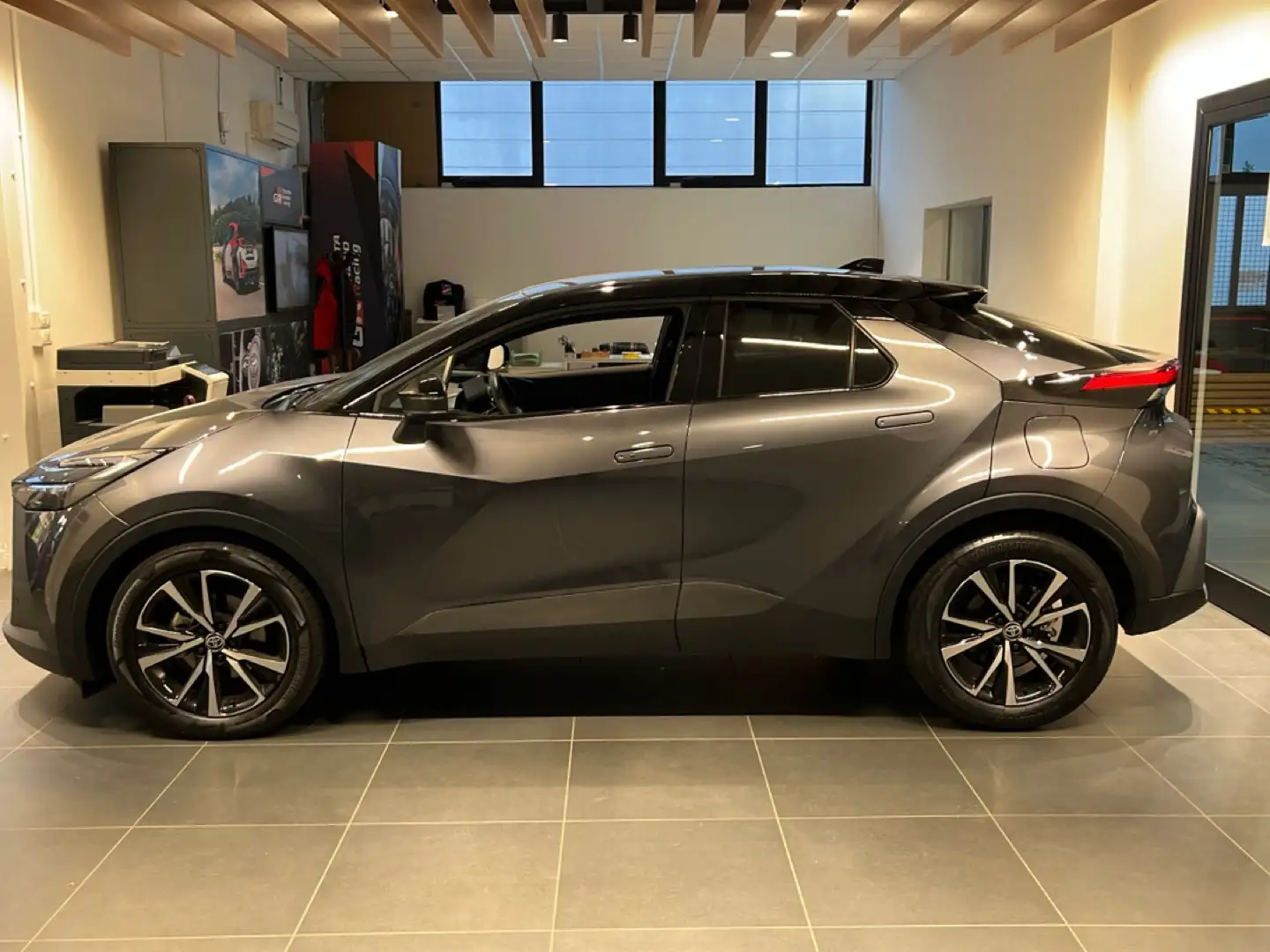 Toyota C-HR C-HR 1.8 HV Trend Gris - 2