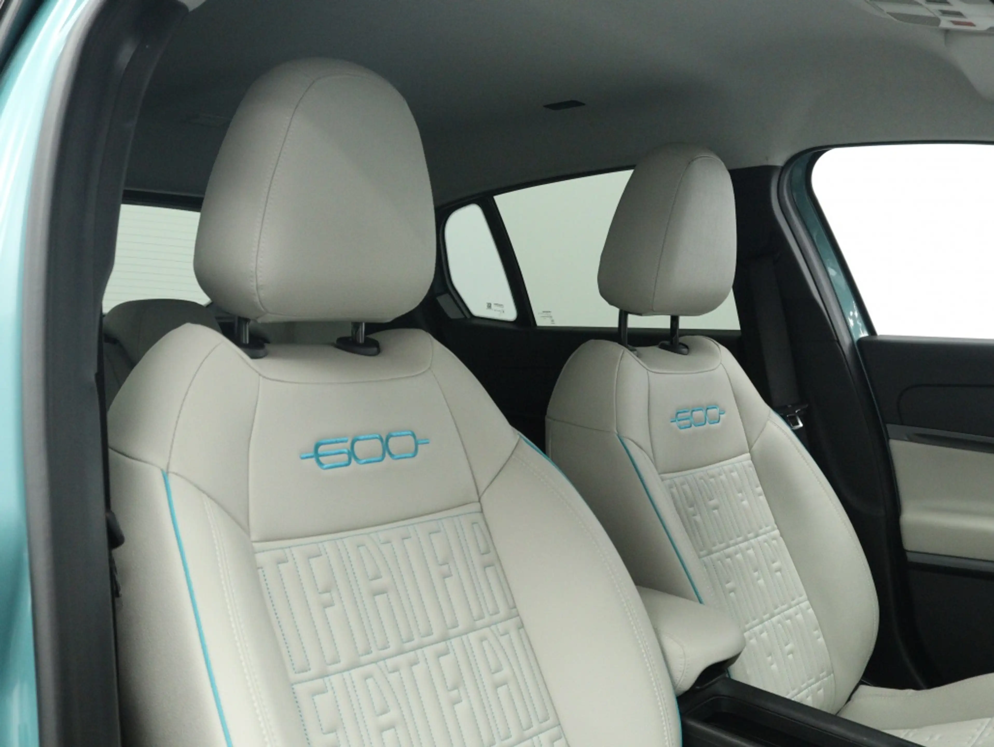 Fiat 600e La Prima 54 kWh | Wit Leder | Private lease vanaf — photo 3
