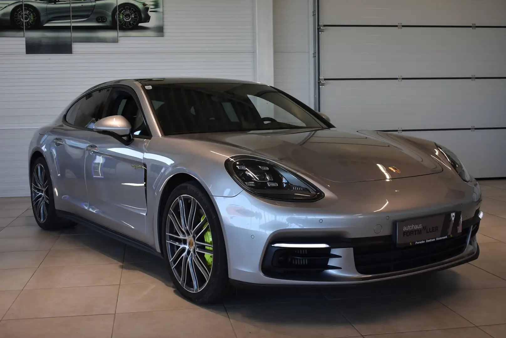 Porsche Panamera 4 E-Hybrid Grau - 1
