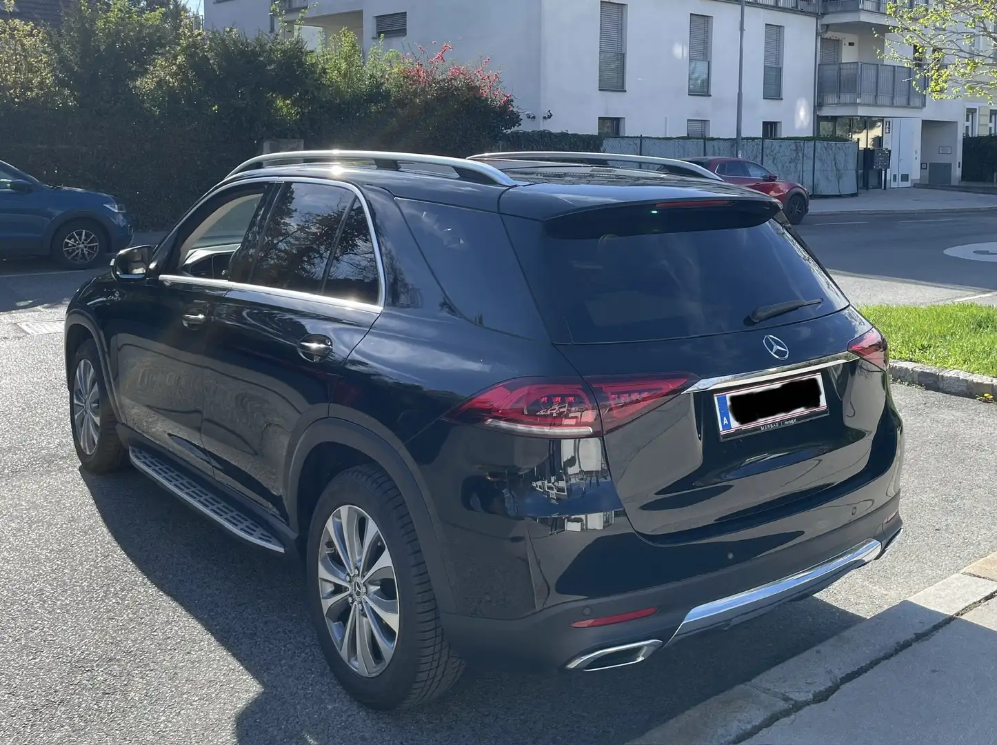 Mercedes-Benz GLE 300 d 4Matic Aut. Schwarz - 2