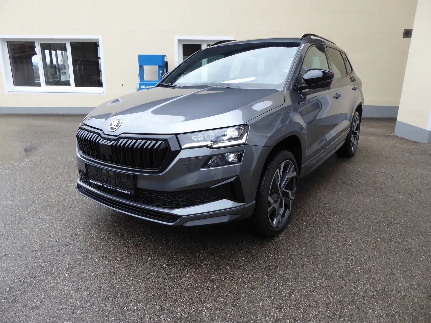 Skoda Karoq 2,0 TDI 4x4 DSG Sportline "Sportline-Paket+" SUV Grau - 1