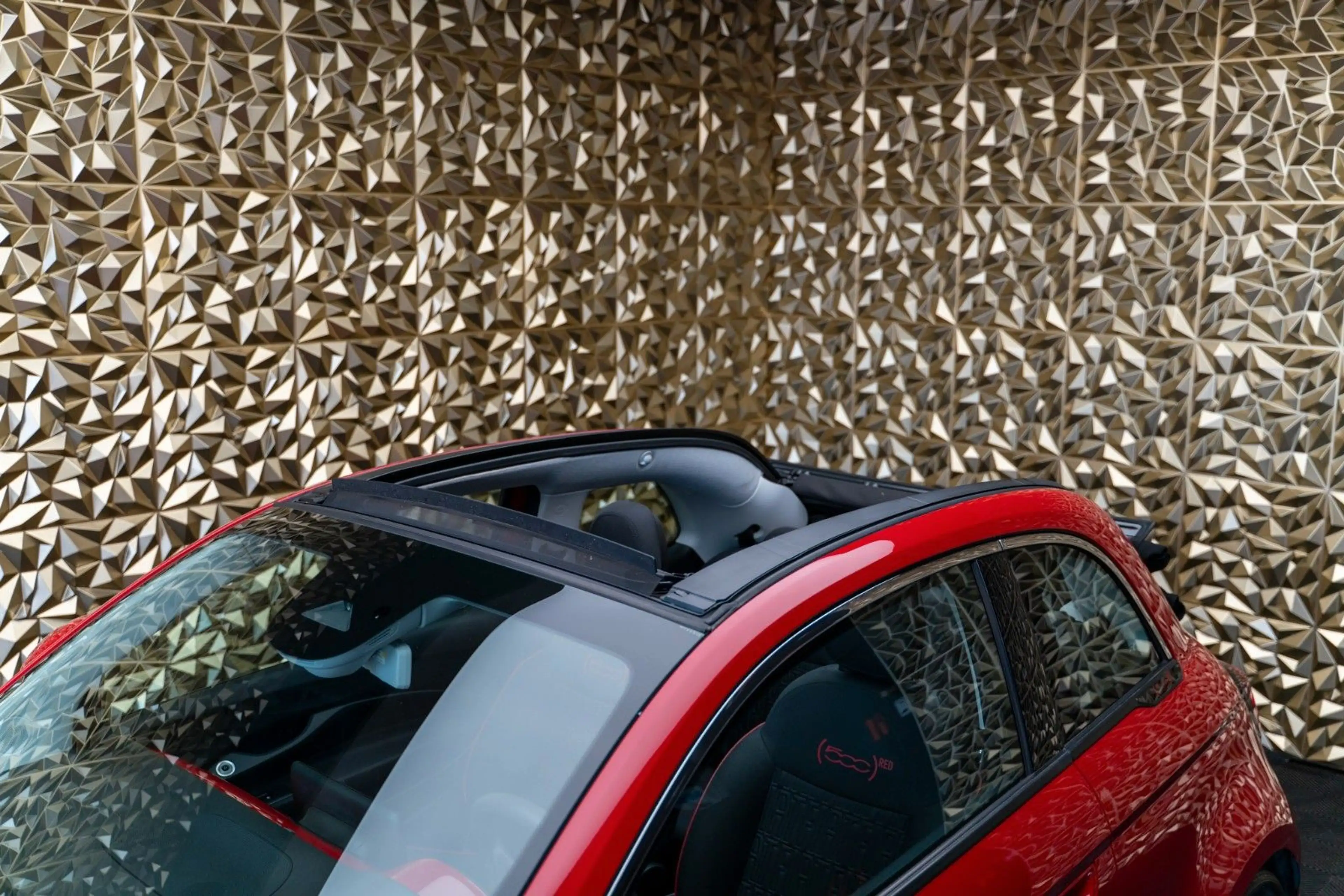 Fiat 500e Red|42kWh|LED|Keyless|Carplay|RÜCKFAHRKAMER — photo 4