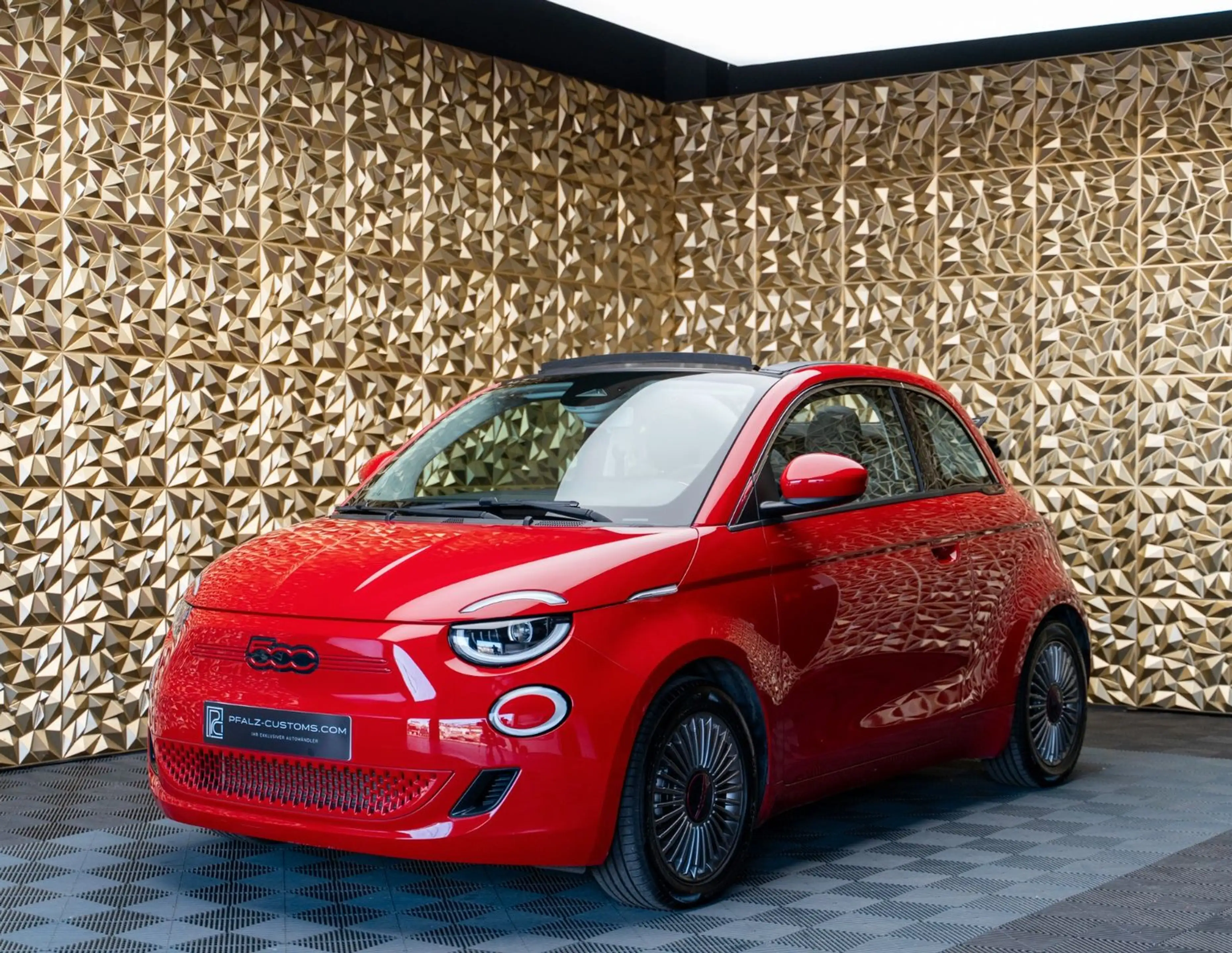 Fiat 500e Red|42kWh|LED|Keyless|Carplay|RÜCKFAHRKAMER