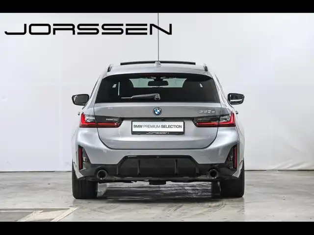 BMW 3 Series view 4