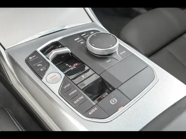 BMW 3 Series view 11
