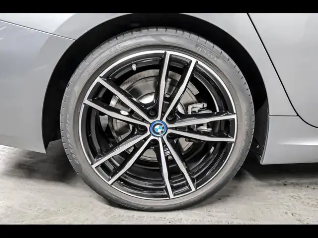 BMW 3 Series view 8
