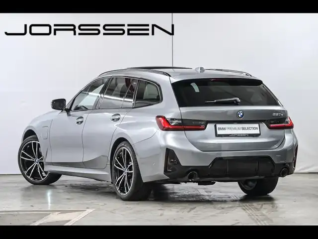 BMW 3 Series view 5