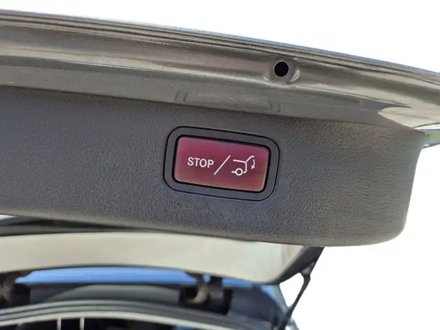 Mercedes-Benz 220 view 15