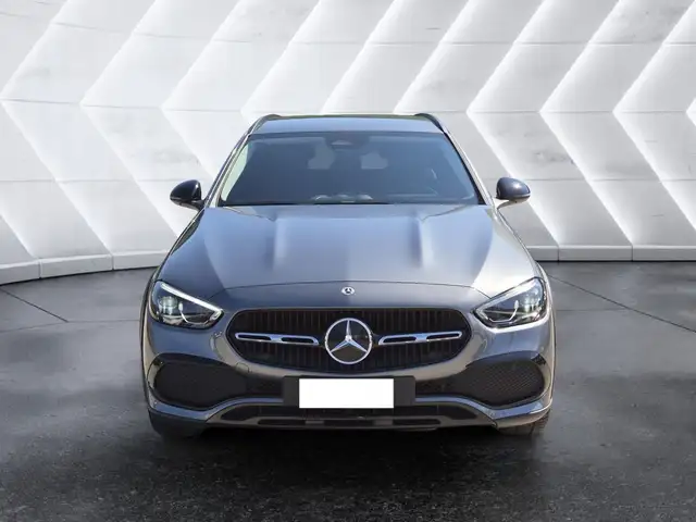 Mercedes-Benz 220 view 2