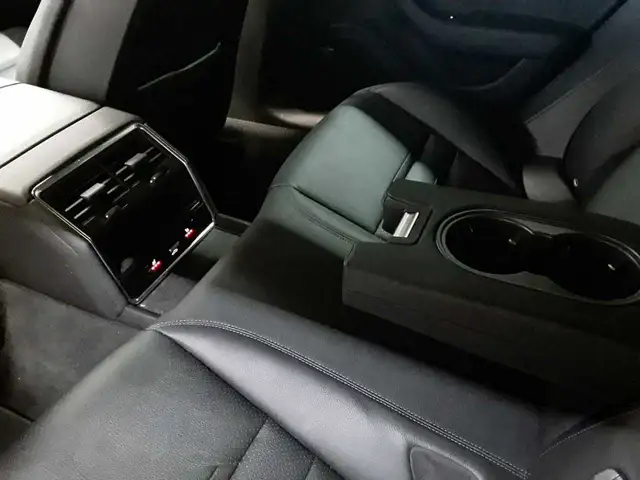 Porsche Panamera view 9