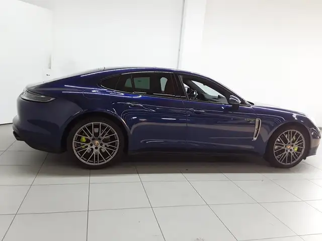 Porsche Panamera view 3