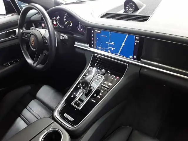 Porsche Panamera view 13