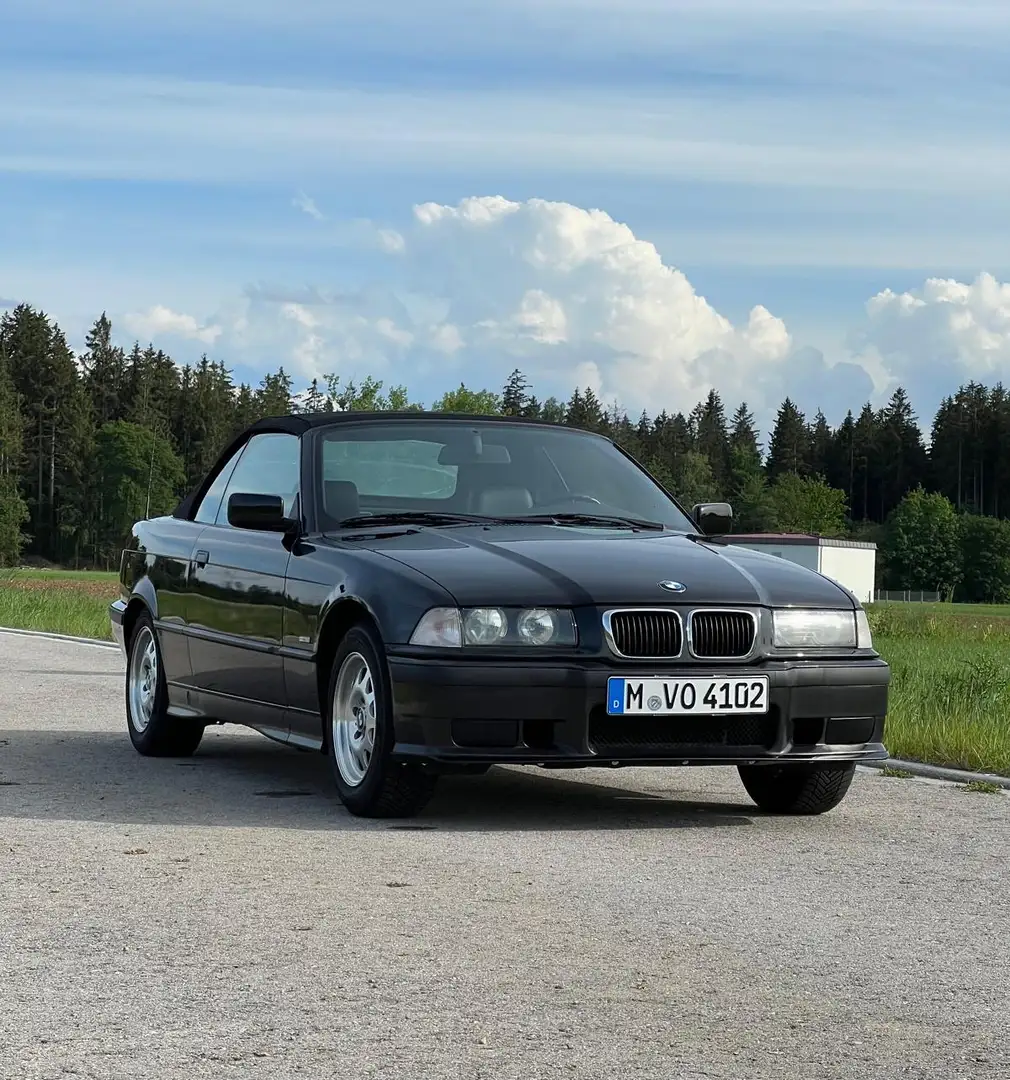 BMW 318 318i Exclusiv Edition Чорний - 1