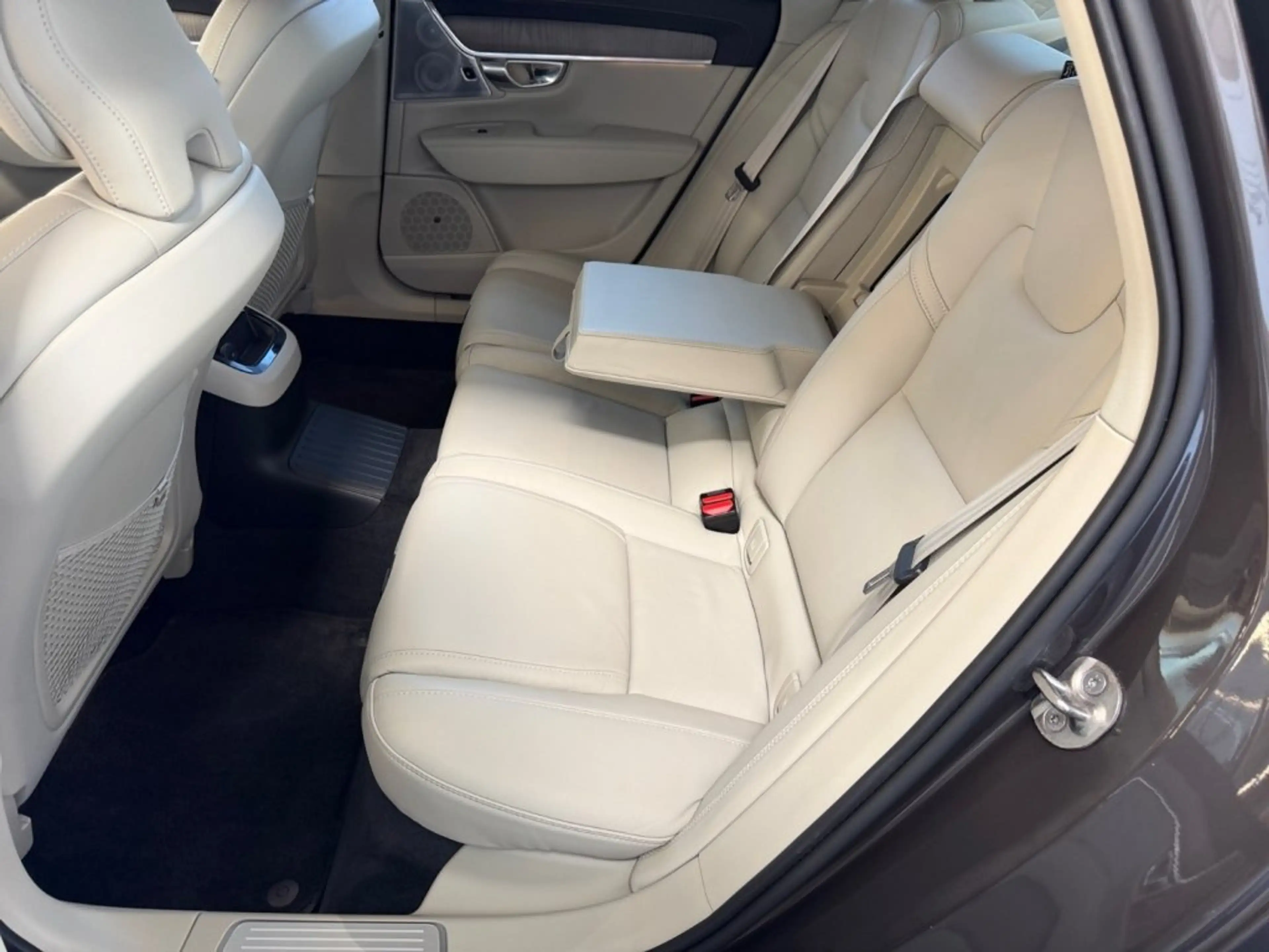 Volvo S90 T8 AWD Recharge PHEV Ultimate Bright — photo 7