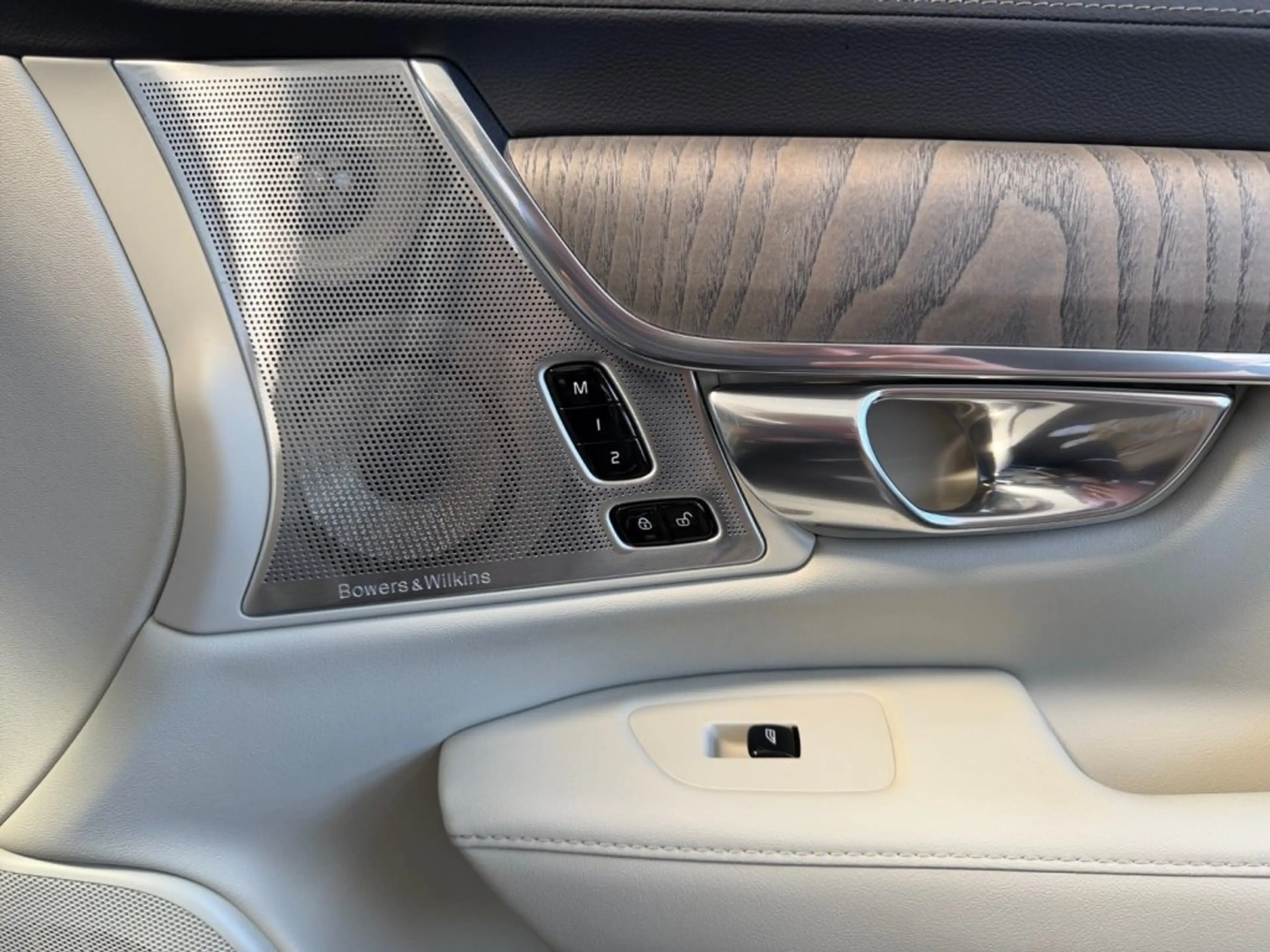 Volvo S90 T8 AWD Recharge PHEV Ultimate Bright — photo 15