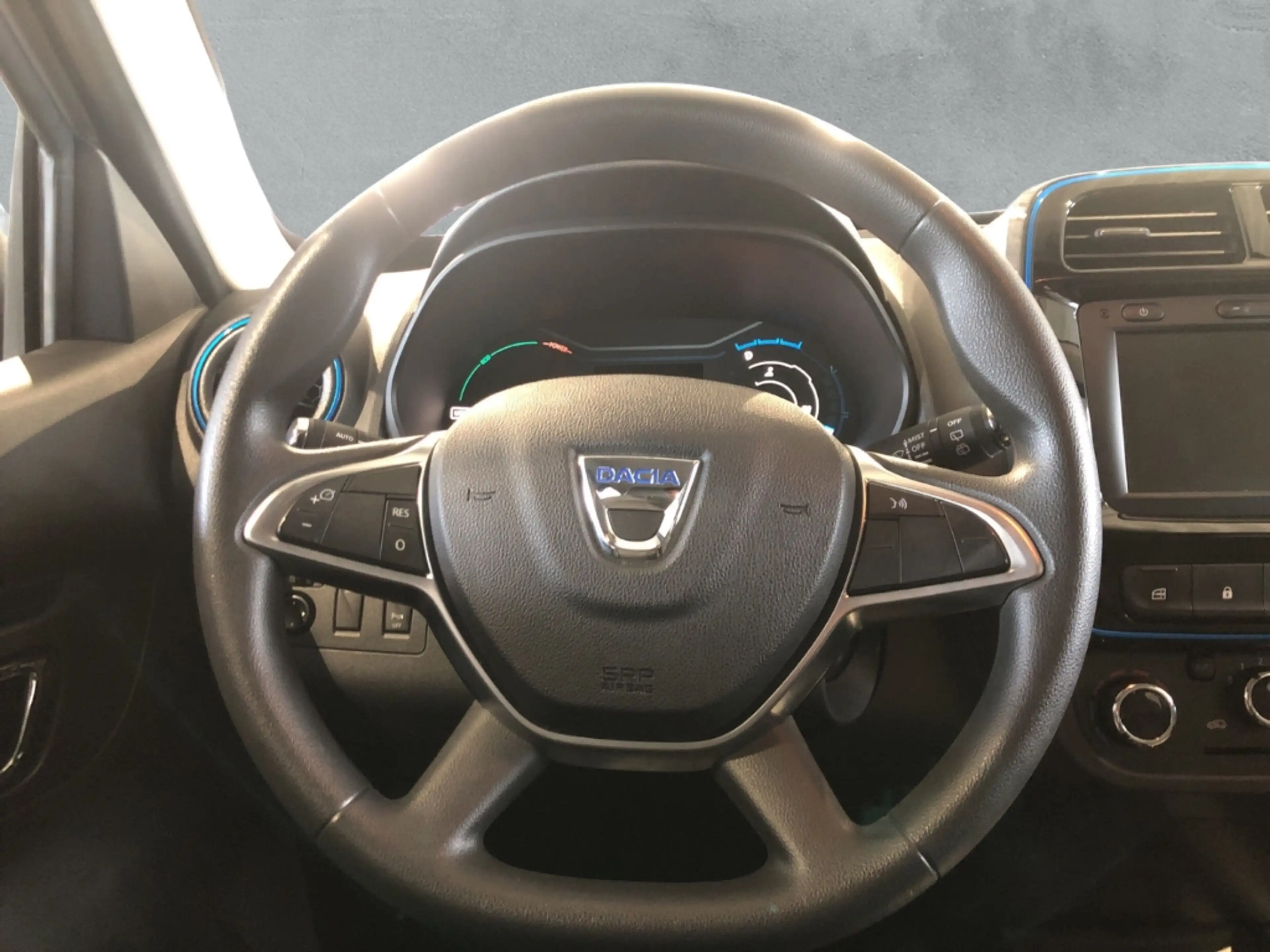 Dacia Spring Electric Business — photo 13