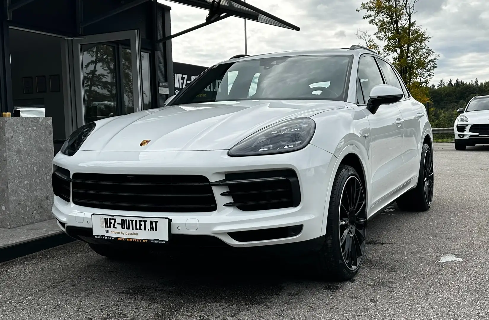 Porsche Cayenne III E-Hybrid *Bose*Pano*22Zoll*360°Kamera* Weiß - 1