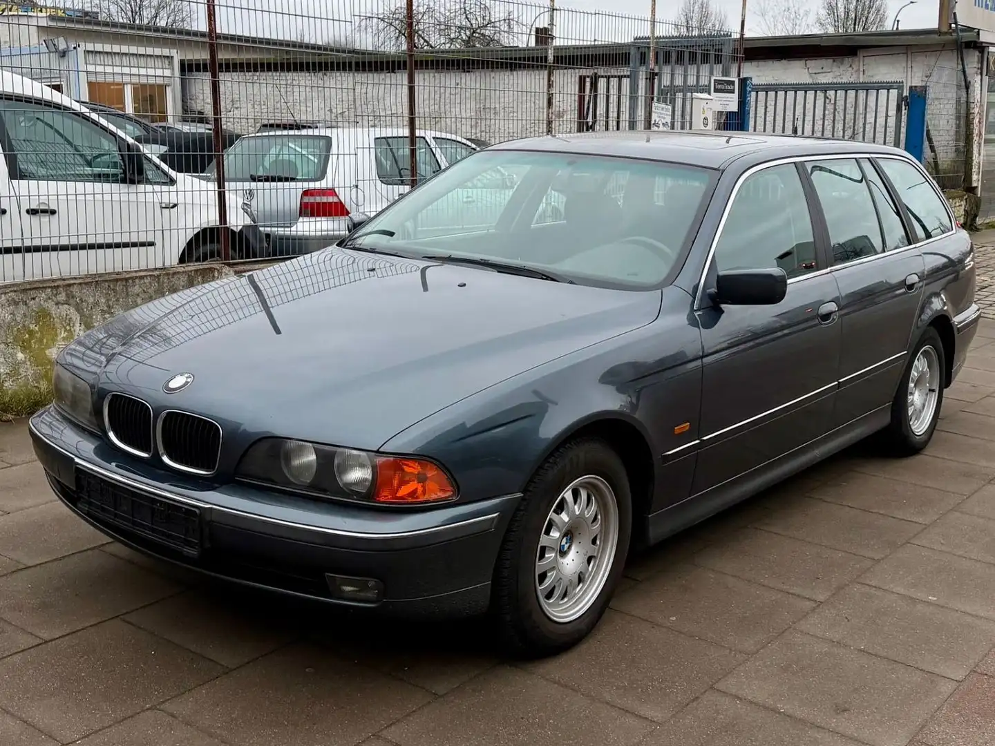 BMW 523 i Touring / AUTOMATIK Grau - 1
