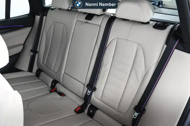 BMW X3 view 16