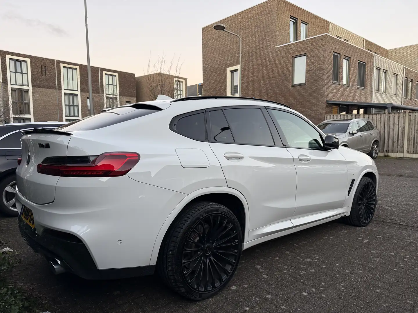BMW X4 30i High Ex. Wit - 2