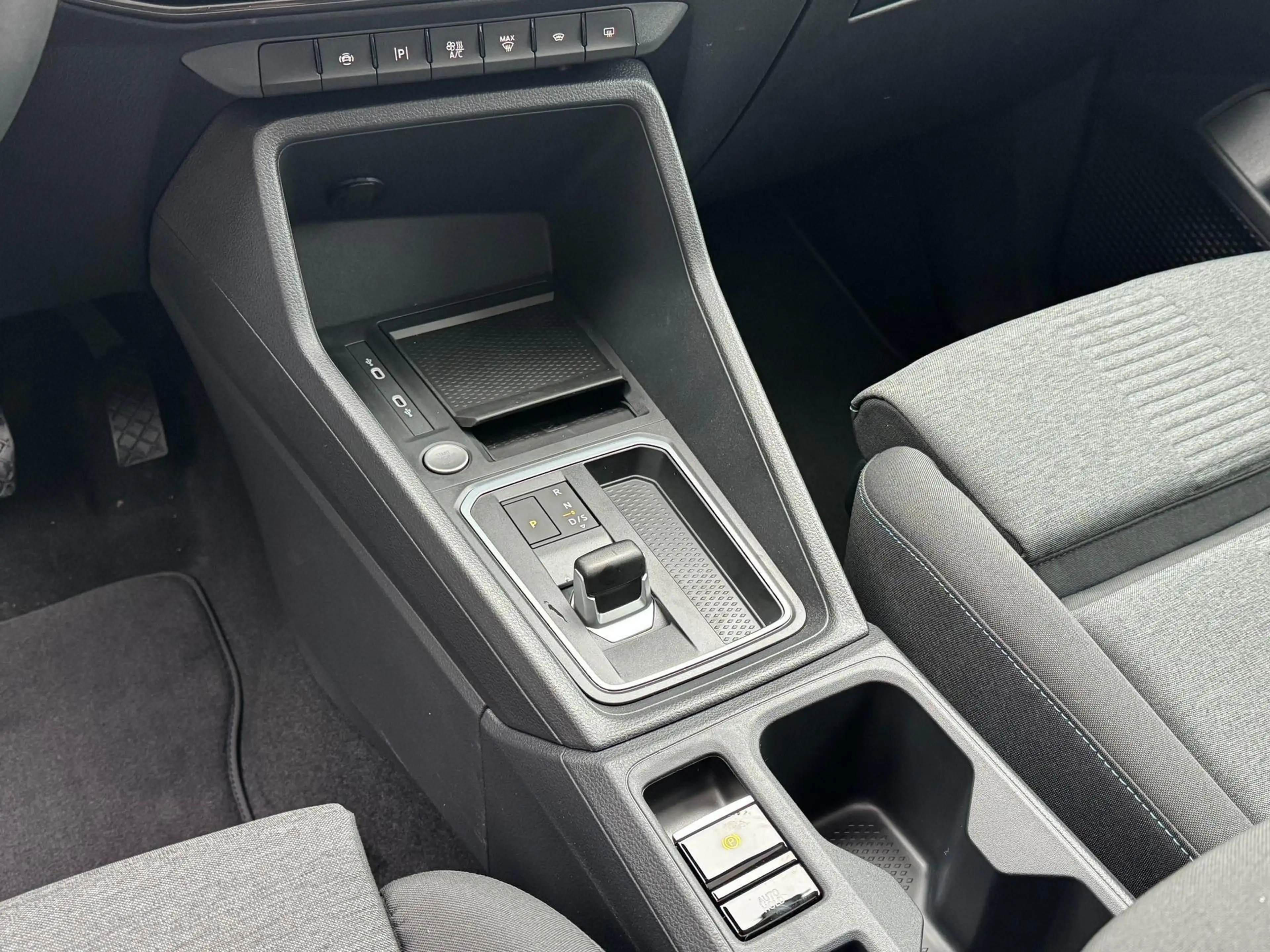 Ford Grand Tourneo Active 2,0 TDCI L2 7 Sitzer 2Zoklima Anhängerku... — photo 14