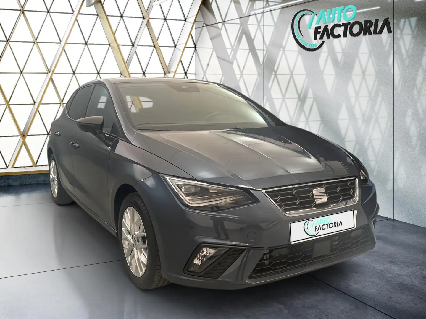 SEAT Ibiza -26% 1.0 TSI 115cv FR +GPS+CAM+FULL LED+Options Grau - 2