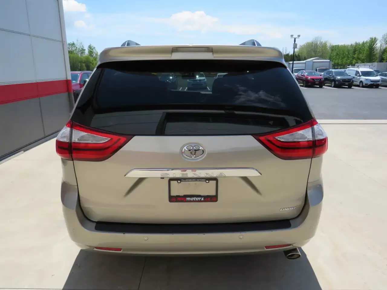 Toyota Sienna снимка Toyota Sienna