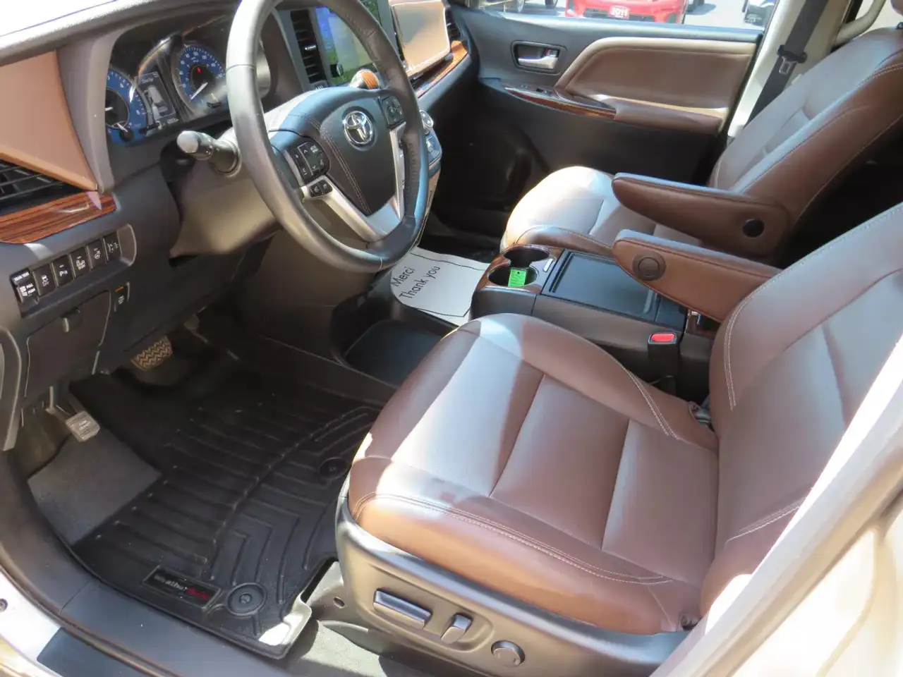 Toyota Sienna снимка Toyota Sienna