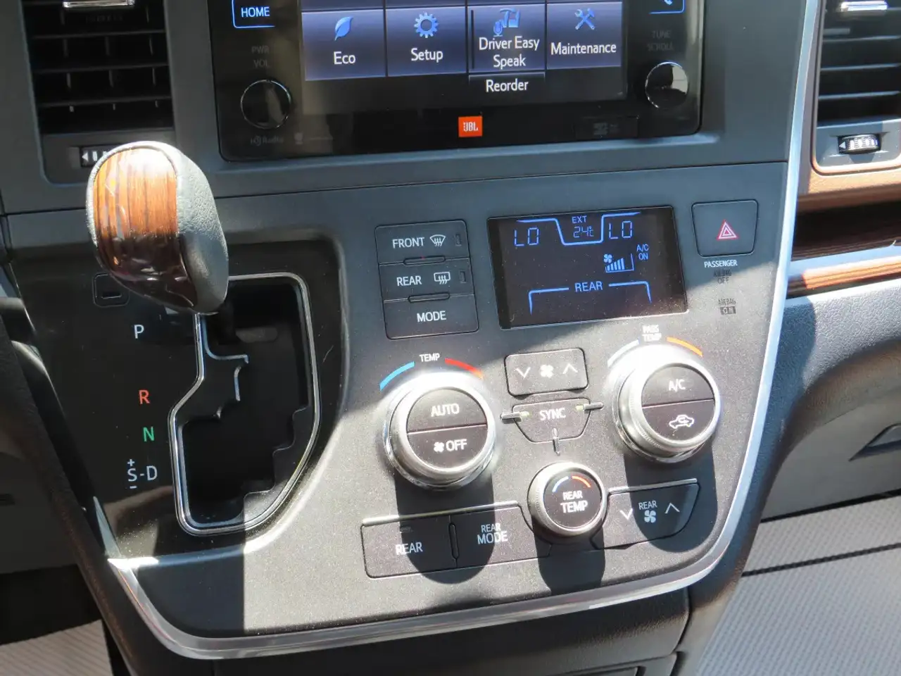 Toyota Sienna снимка Toyota Sienna