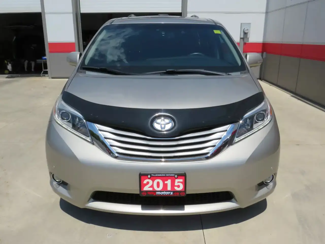 Toyota Sienna снимка Toyota Sienna