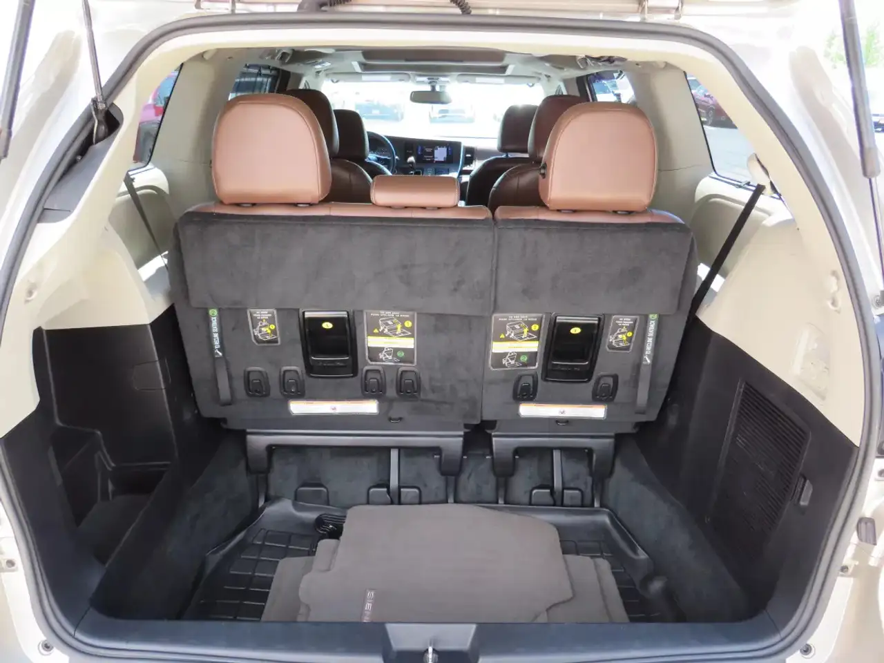 Toyota Sienna снимка Toyota Sienna