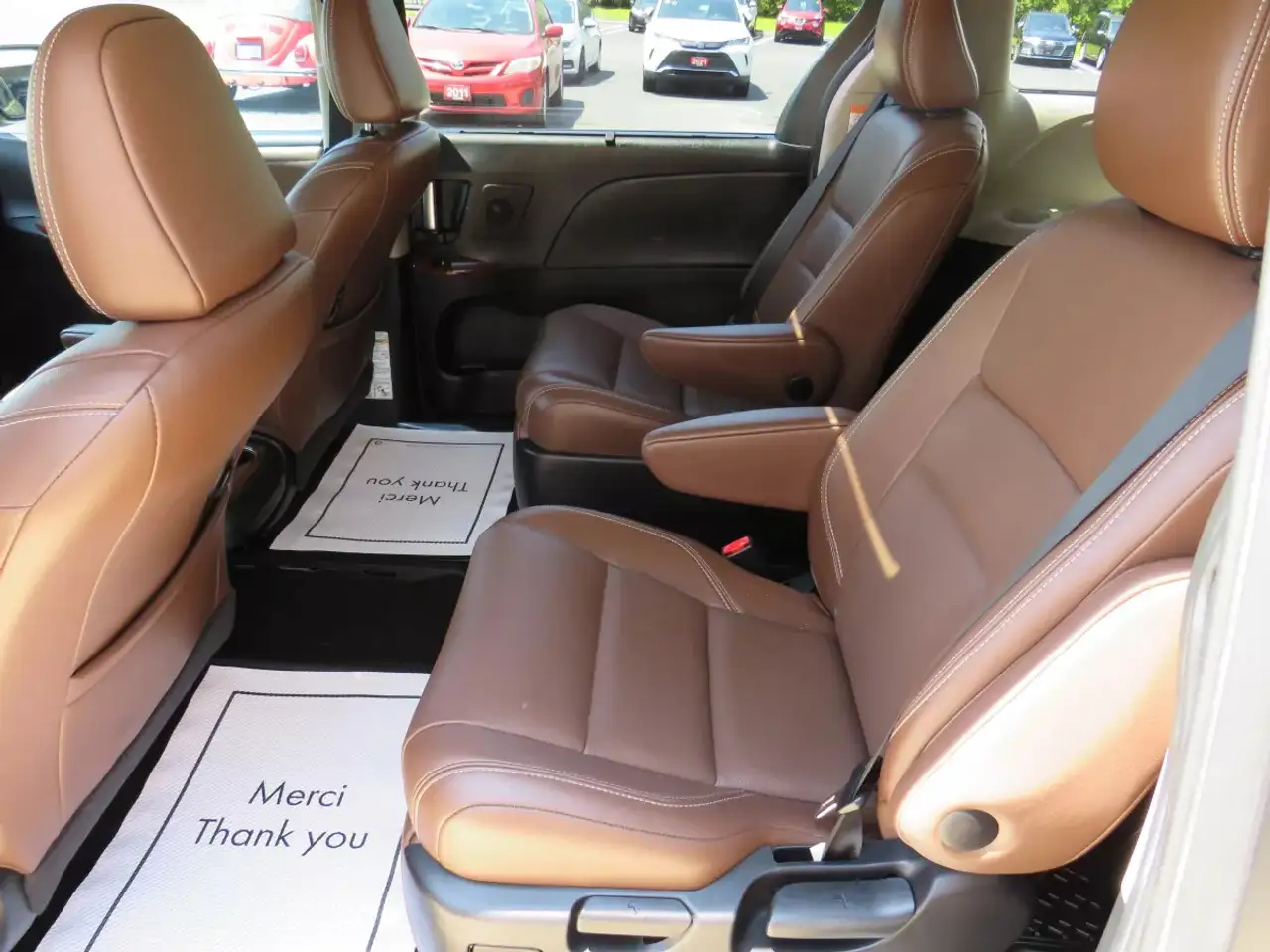 Toyota Sienna снимка Toyota Sienna