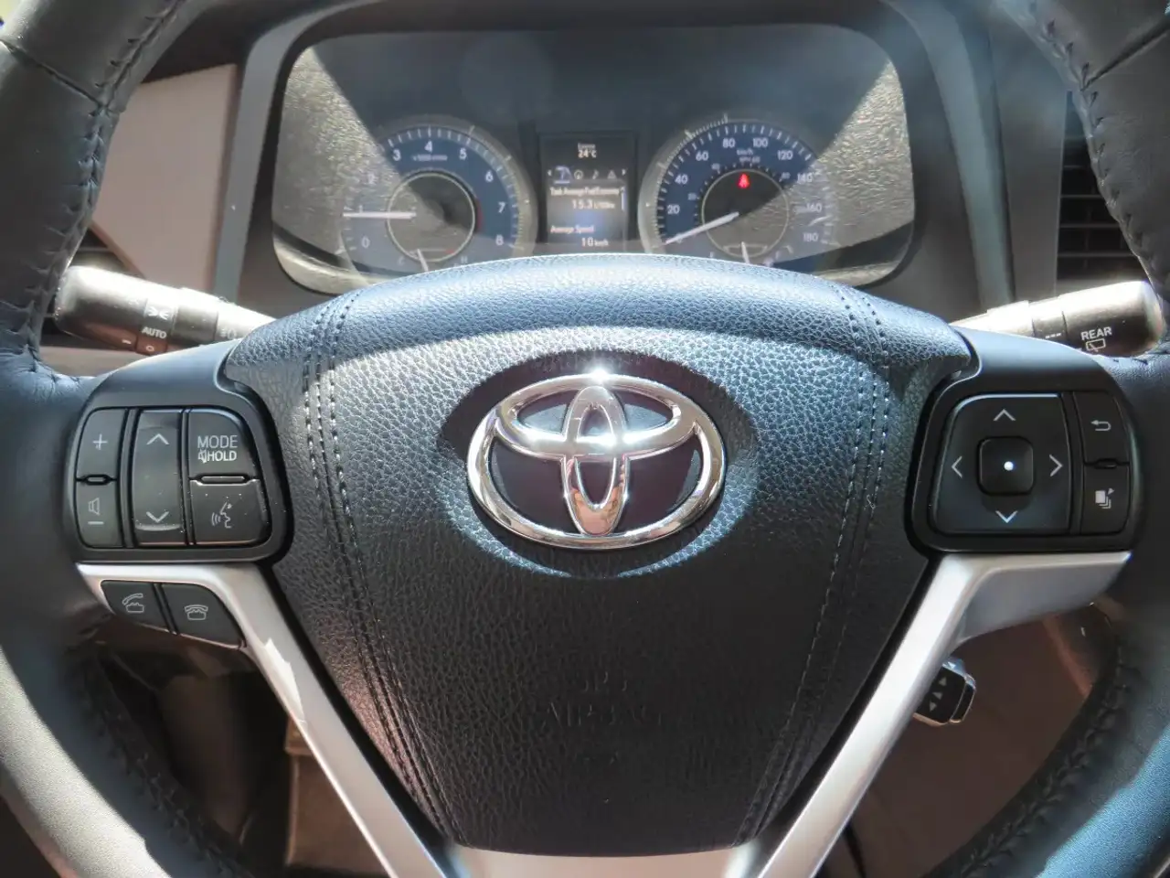 Toyota Sienna снимка Toyota Sienna