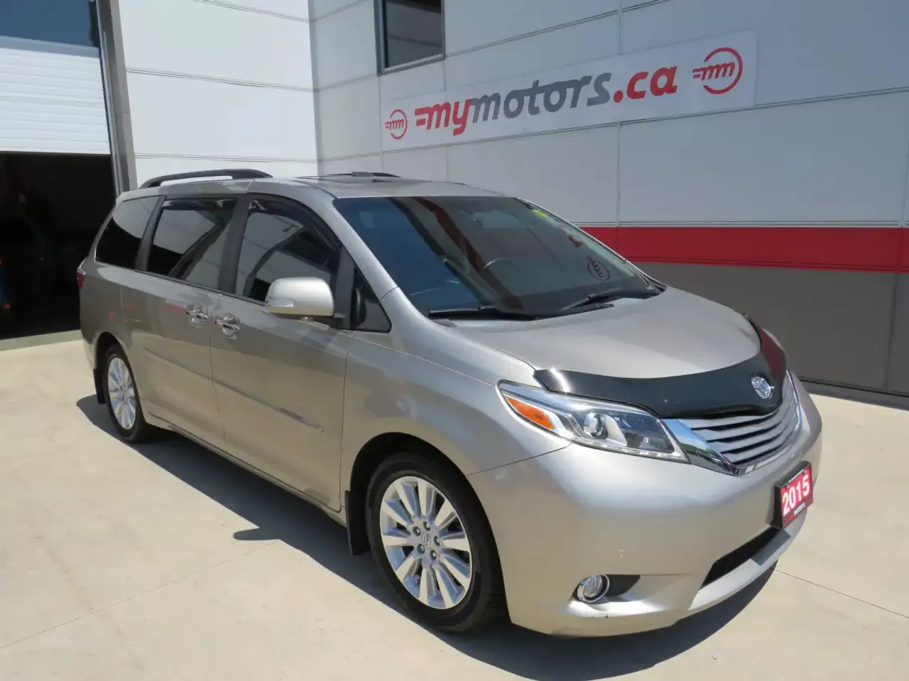 Toyota Sienna снимка Toyota Sienna