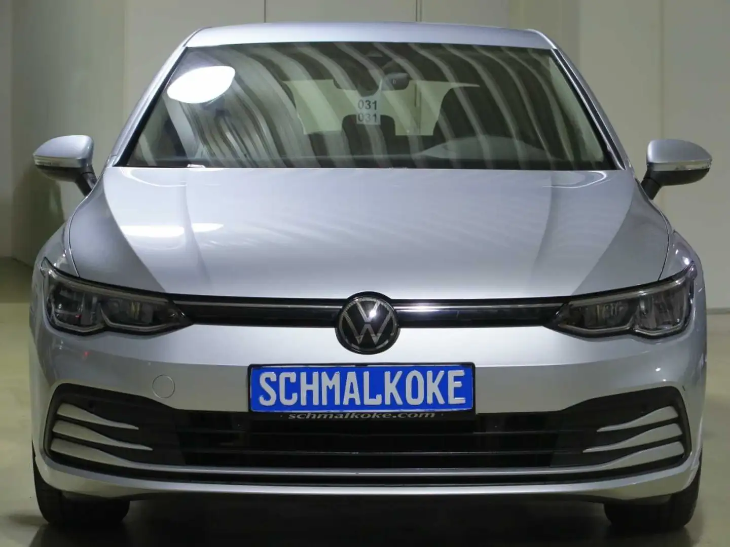 Volkswagen Golf VIII 2.0 TDI SCR DSG7 Life AHK Navi ACC DAB Plateado - 1