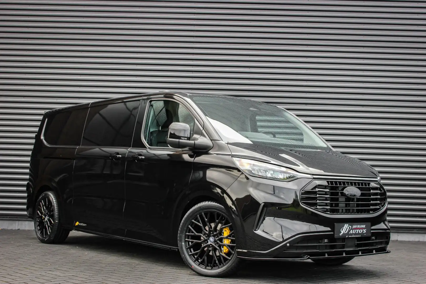 Ford Transit Custom 320 2.0 TDCI L2H1 Limited 170PK JB- EDITION / DRIV Zwart - 2