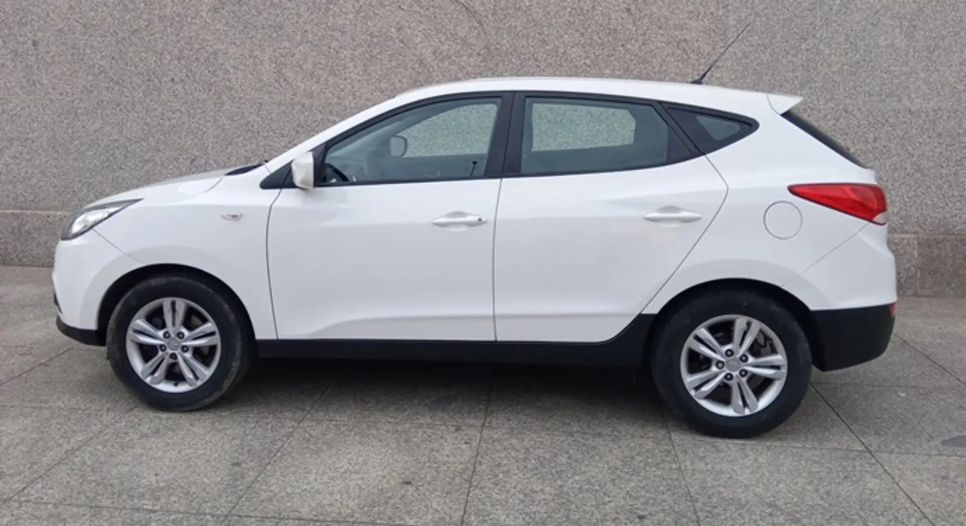 Hyundai iX35 1.7CRDI Comfort Sky 4x2 Blanco - 2