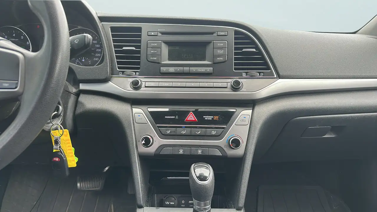 Hyundai ELANTRA снимка Hyundai ELANTRA