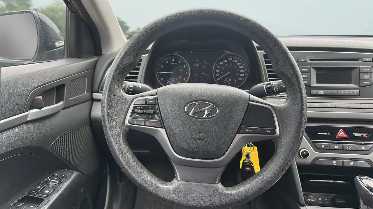 Hyundai ELANTRA снимка Hyundai ELANTRA